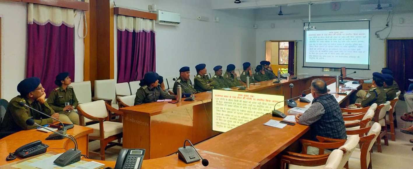 मतगणना के लिए पुलिस अधिकारियों की दी ट्रेनिंग  