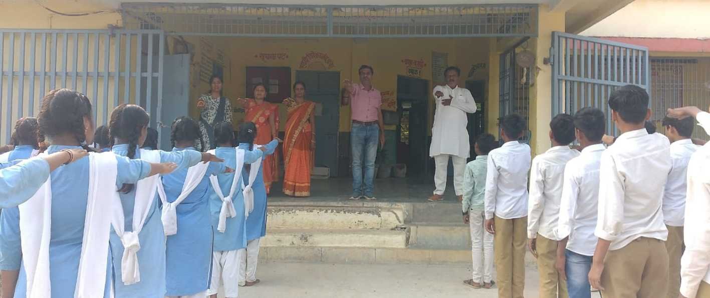 स्कूली विद्यार्थियों को बाल विवाह अधिनियम की दी जानकारी