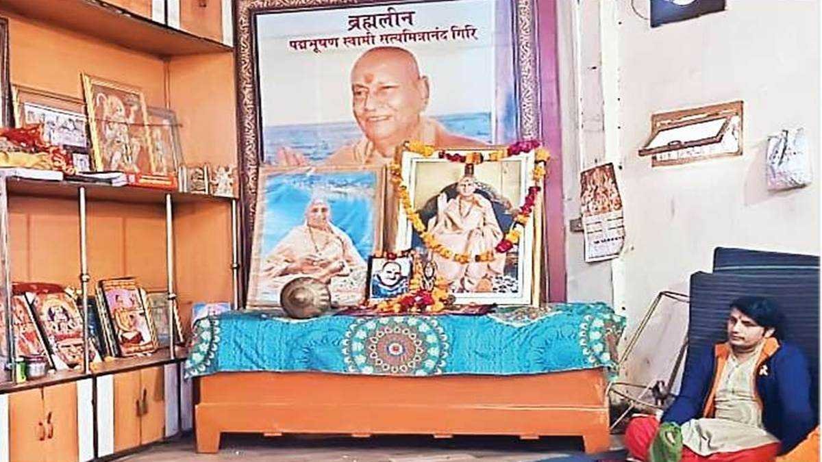 चुनाव में किए गए कर्म के फल की मनोकामना से प्रत्याशी अब भगवान की शरण में