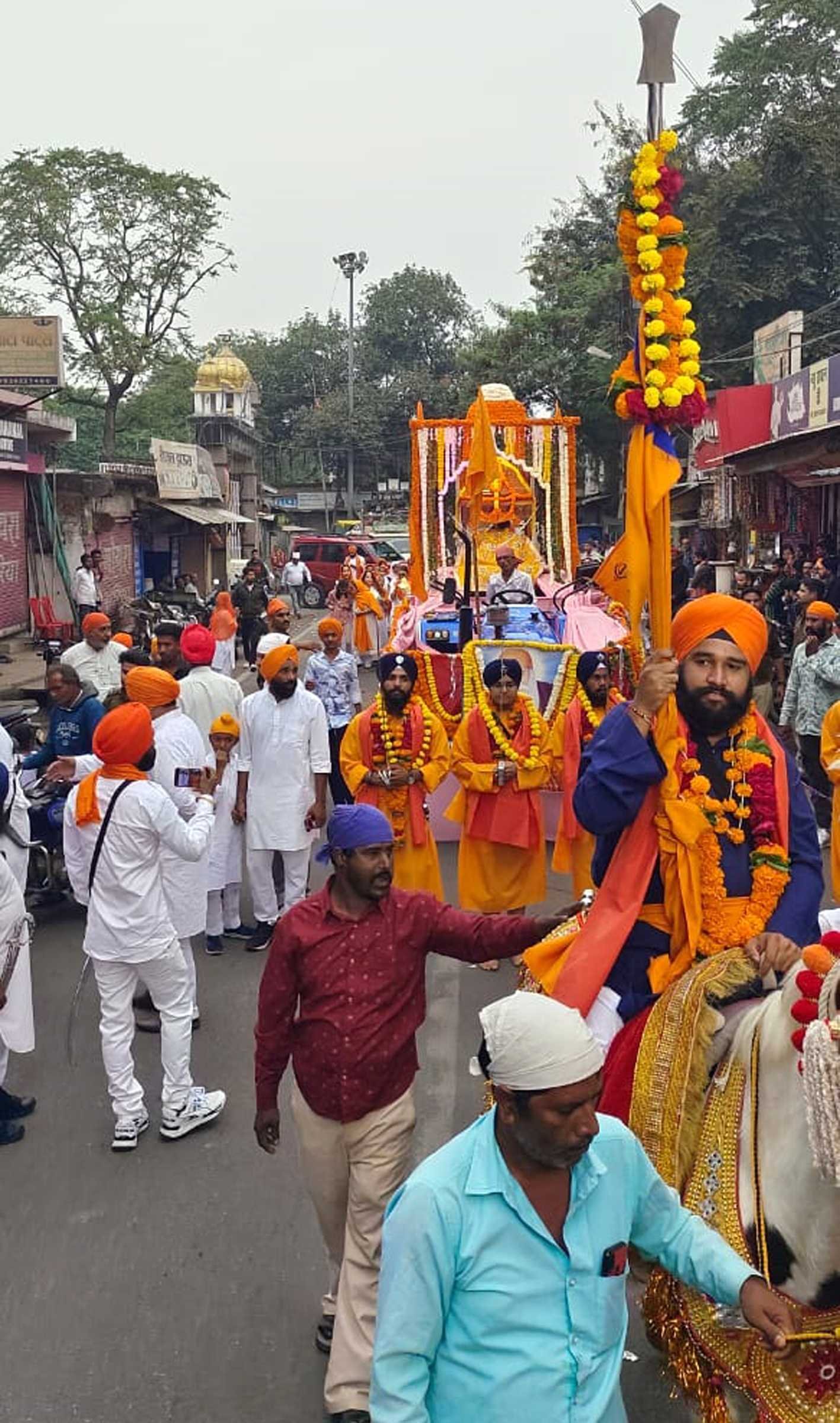 प्रकाश पर्व पर सिक्ख समाज ने निकाली कीर्तन यात्रा