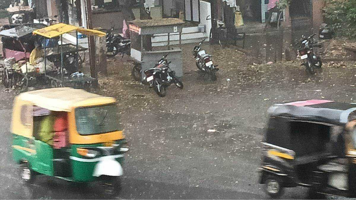 बदला मौसम का मिजाज, तेज बारिश के साथ गिरे ओले