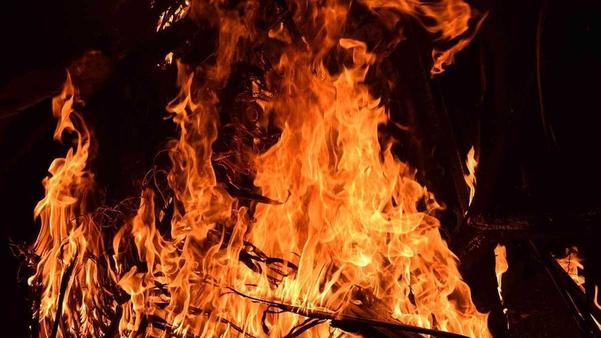 नया मोहल्ला में सूने मकान में लगी आग, गृहस्थी जली
