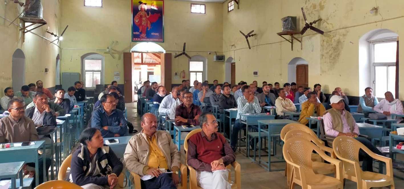 मतगणना में संलग्न अधिकारियों को दिया प्रशिक्षण  