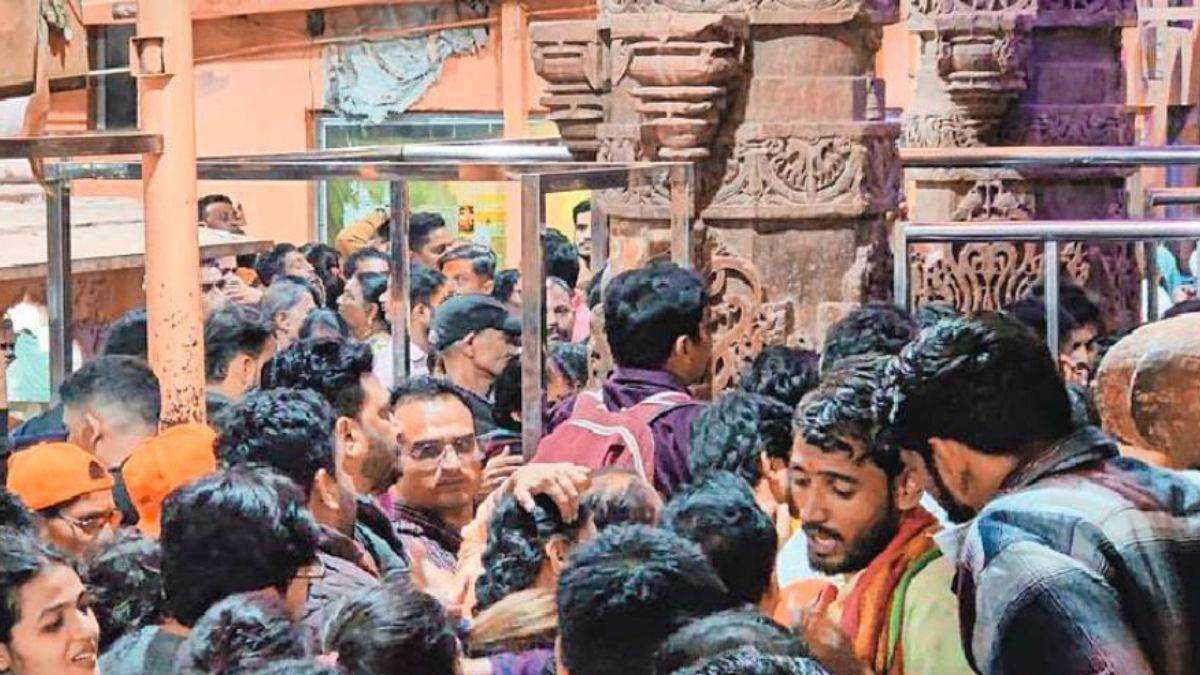 तीर्थनगरी ओंकारेश्वर में अव्यवस्थाओं और सुविधाओं की कमी से श्रद्धालु परेशान