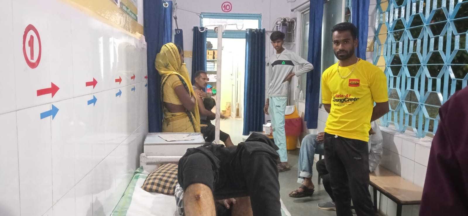 क्षेत्र में कुत्तों का आतंक, एक साथ सात लोगो को पहुँचाया अस्पताल