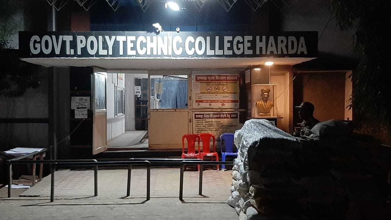 डाक मतपत्रों की गिनती से होगी मतगणना की शुरुआत