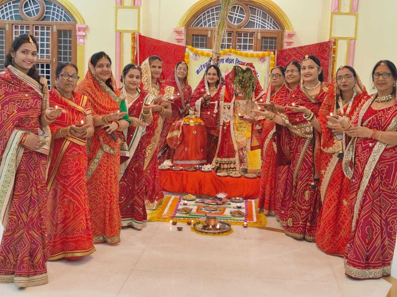 माहेश्वरी महिला मंडल द्वारा सामूहिक तुलसी विवाह किया