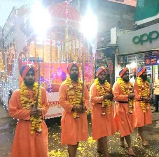 गुरु नानक देवजी के 554 वें प्रकाश पर्व पर निकला नगर कीर्तन 