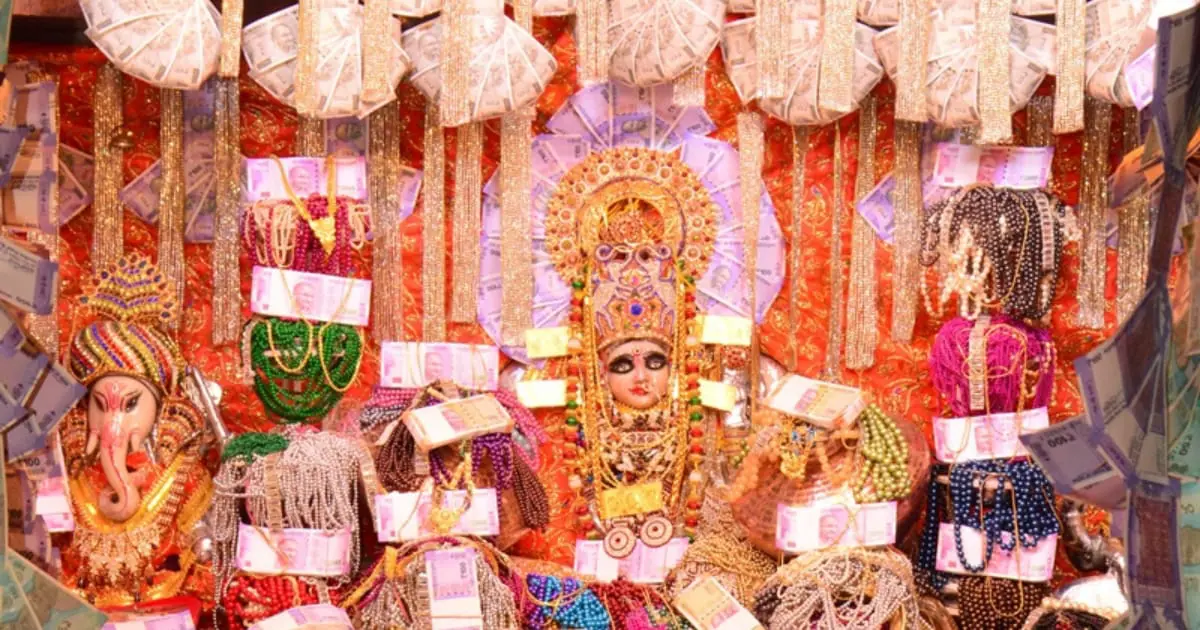 दीपावली पर हीरे-जवाहरात और नगदी से सजेगा महालक्ष्मी का दरबार