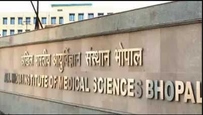 80 वर्षीय महिला की हुई गर्भाशय (यूटेरस) की सर्जरी