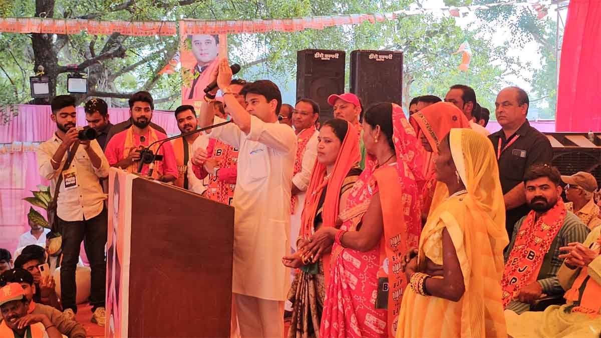 केन्द्रीय मंत्री ज्योतिरादित्य सिंधिया ने कहा – BJP की डबल इंजन सरकार ने गरीबों के लिए ही किया है काम