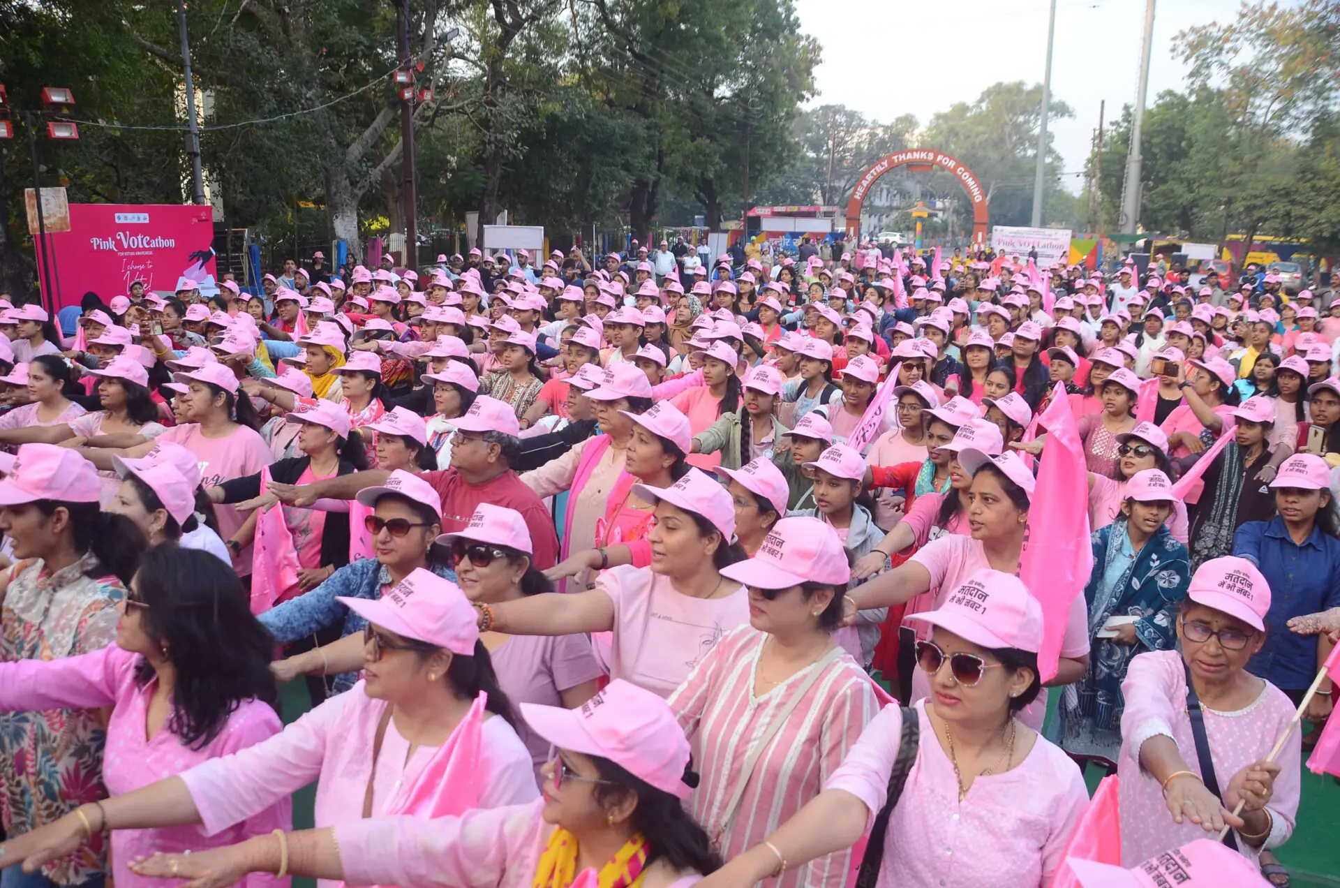 मतदाता जागरूकता के लिए पिंक वॉकेथॉन, महिलाओं ने ली शपथ