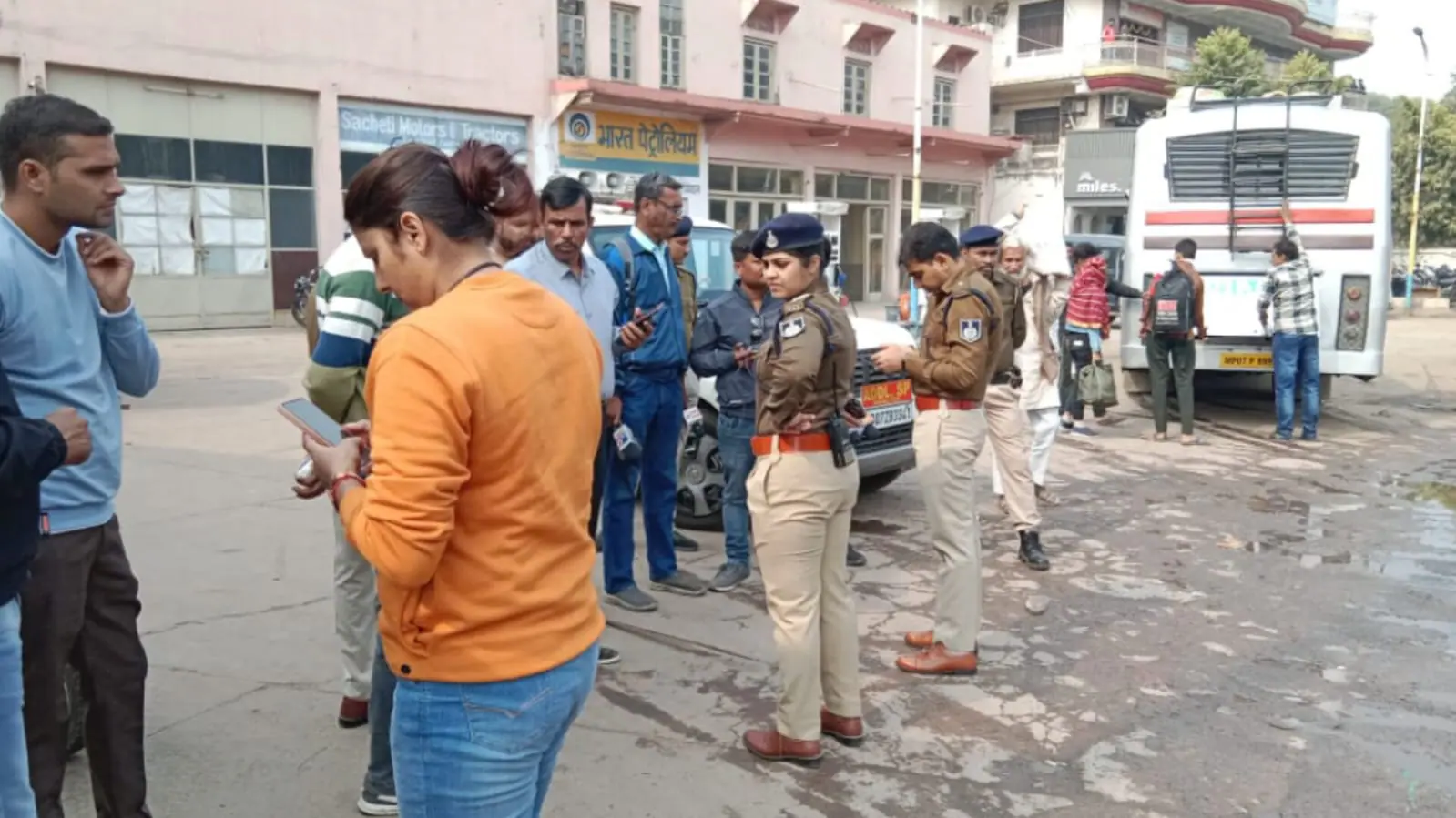ग्वालियर में दिन दहाड़े अपहरण, दो नकाबपोश बदमाश युवती को बाइक पर लेकर फरार