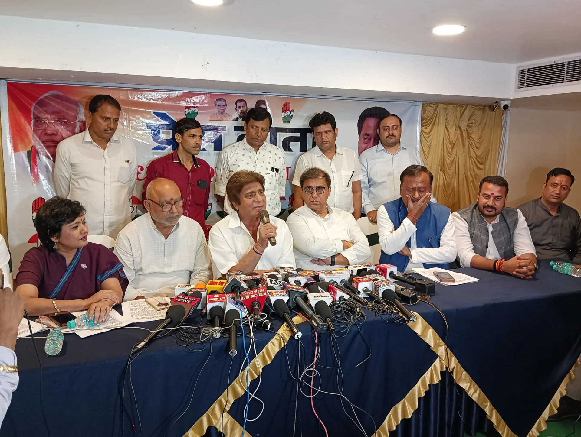 राज बब्बर को ग्वालियर में याद आया कर्नाटक, पर्यटन के बहाने सिंधिया और महल पर भी किया हमला