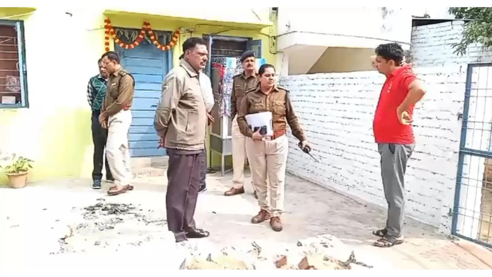 पुलिस आरक्षक की हत्या कर शव झाड़ियों में फेंका, प्रधान आरक्षक पिता और छोटा भाई हिरासत में