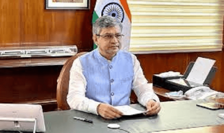 सरकार ने एप्पल द्वारा आई-फोन पर भेजे गए कथित राज्य प्रायोजित हमले की सूचनाओं से संबंधित मामले की जांच का आदेश दिया