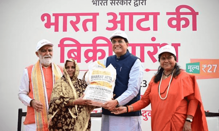 केंद्रीय मंत्री पीयूष गोयल ने भारत ब्रांड आटे की बिक्री के लिए 100 मोबाइल वैन को रवाना किया