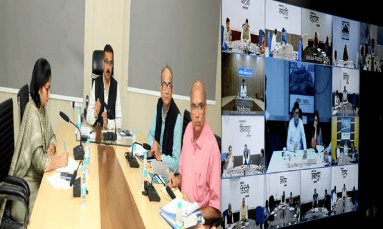 मुख्य निर्वाचन पदाधिकारी अनुपम राजन ने वीडियो कांफ्रेंस से कलेक्टर एवं जिला निर्वाचन अधिकारियों को 17 नवंबर को मतदान की तैयारियों के दिये आवश्यक निर्देश