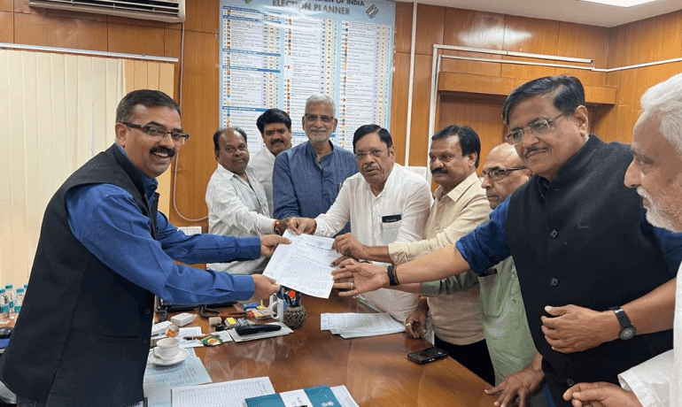 अतिथि शिक्षकों तथा मतदान से वंचित हजारों कर्मचारियों को मतदान का मौका दे निर्वाचन आयोग – सज्जन सिंह वर्मा
