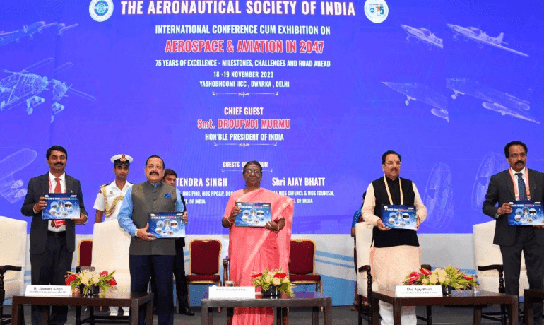 राष्ट्रपति द्रौपदी मुर्मु ने 2047 में एरोस्‍पेस और विमानन विषय पर अंतर्राष्‍ट्रीय सम्‍मेलन और प्रदर्शनी का उद्घाटन किया