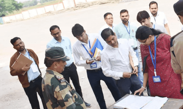 मुख्य निर्वाचन पदाधिकारी रीना बाबासाहेब कंगाले ने कवर्धा जिले में मतगणना स्थल का किया निरीक्षण