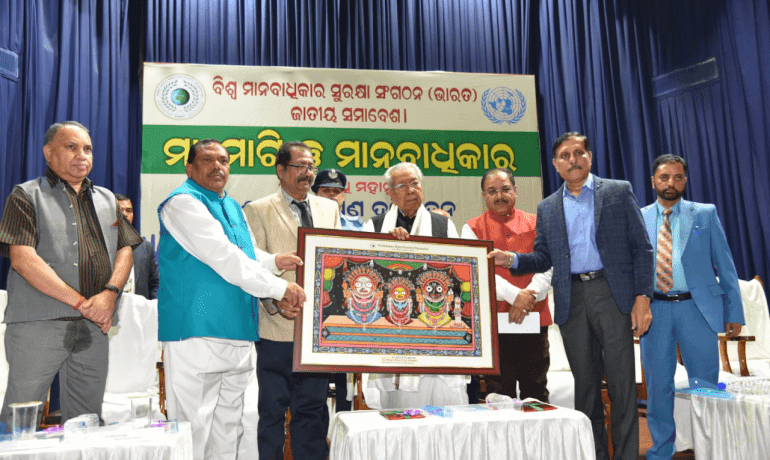 आदिवासियों को उनकी जमीन से उजाड़ना मानवता के खिलाफ अपराध – छत्तीसगढ़ राज्यपाल विश्वभूषण हरिचंदन
