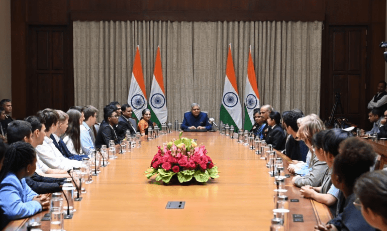 उपराष्‍ट्रपति जगदीप धनखड ने युवाओं के शारीरिक और मानसिक स्‍वास्‍थ्‍य को बनाए रखने पर बल देते हुए युवाओं के प्रोत्‍साहन को महत्‍वपूर्ण बताया