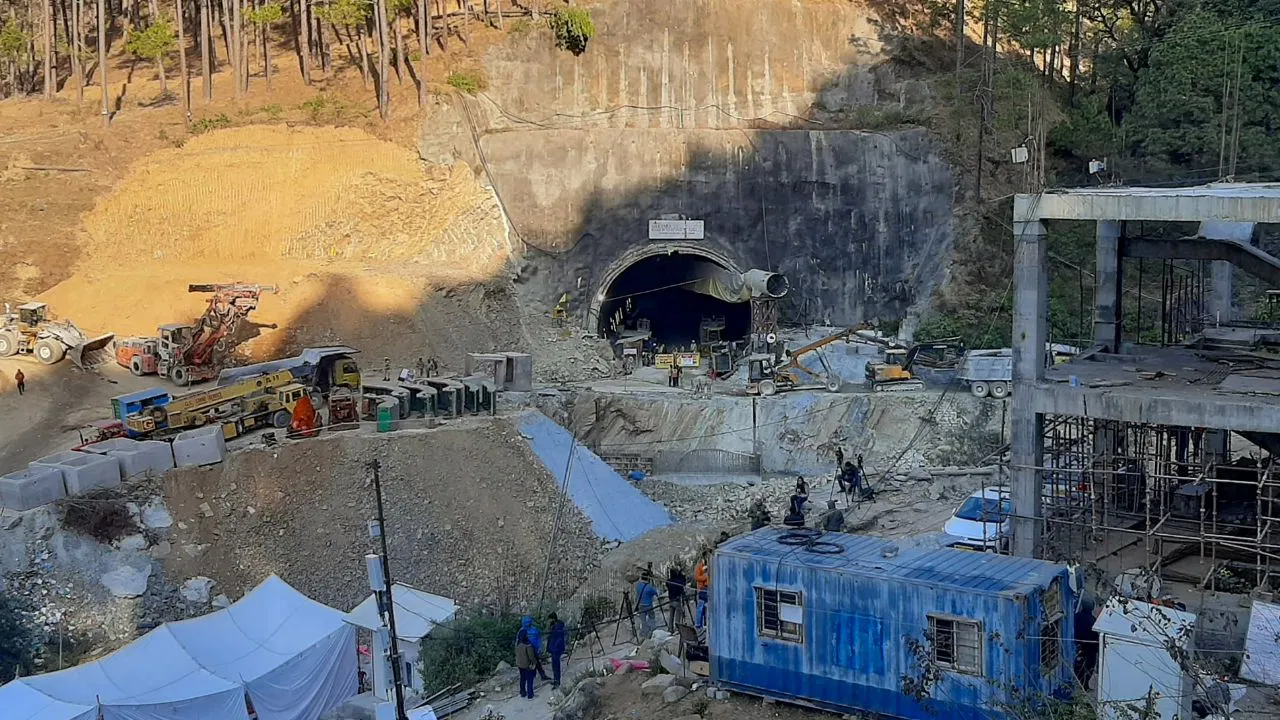 रेस्क्यू ऑपरेशन फिर शुरू, शाम तक मजदूरों के बाहर निकलने की उम्मीद