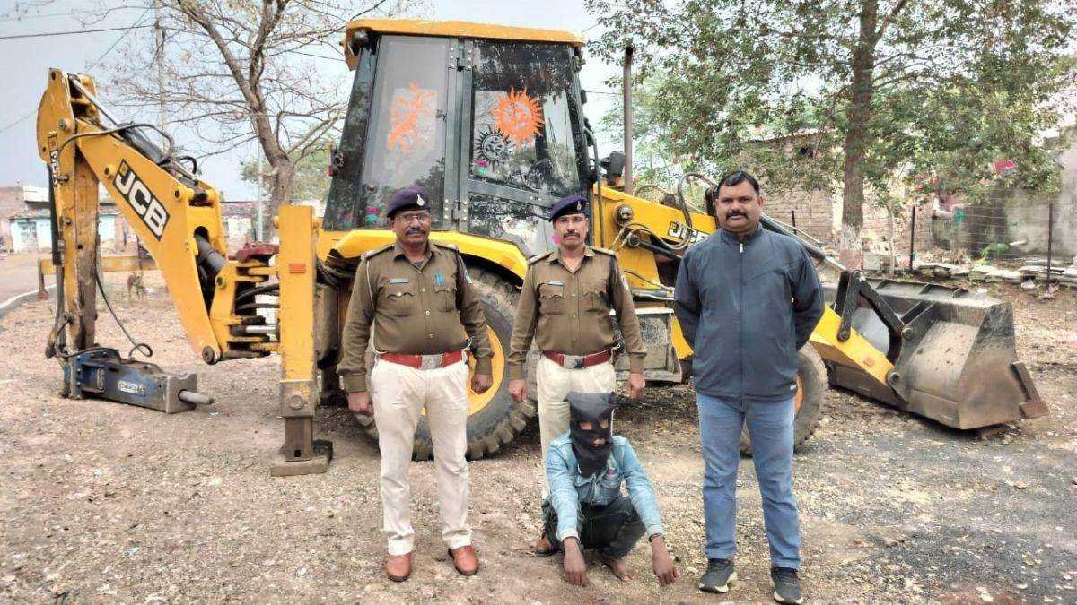 जिस बुलडोजर को चुराया उसी में लगे कैमरे से पकड़ाया आरोपित, अन्य की तलाश जारी