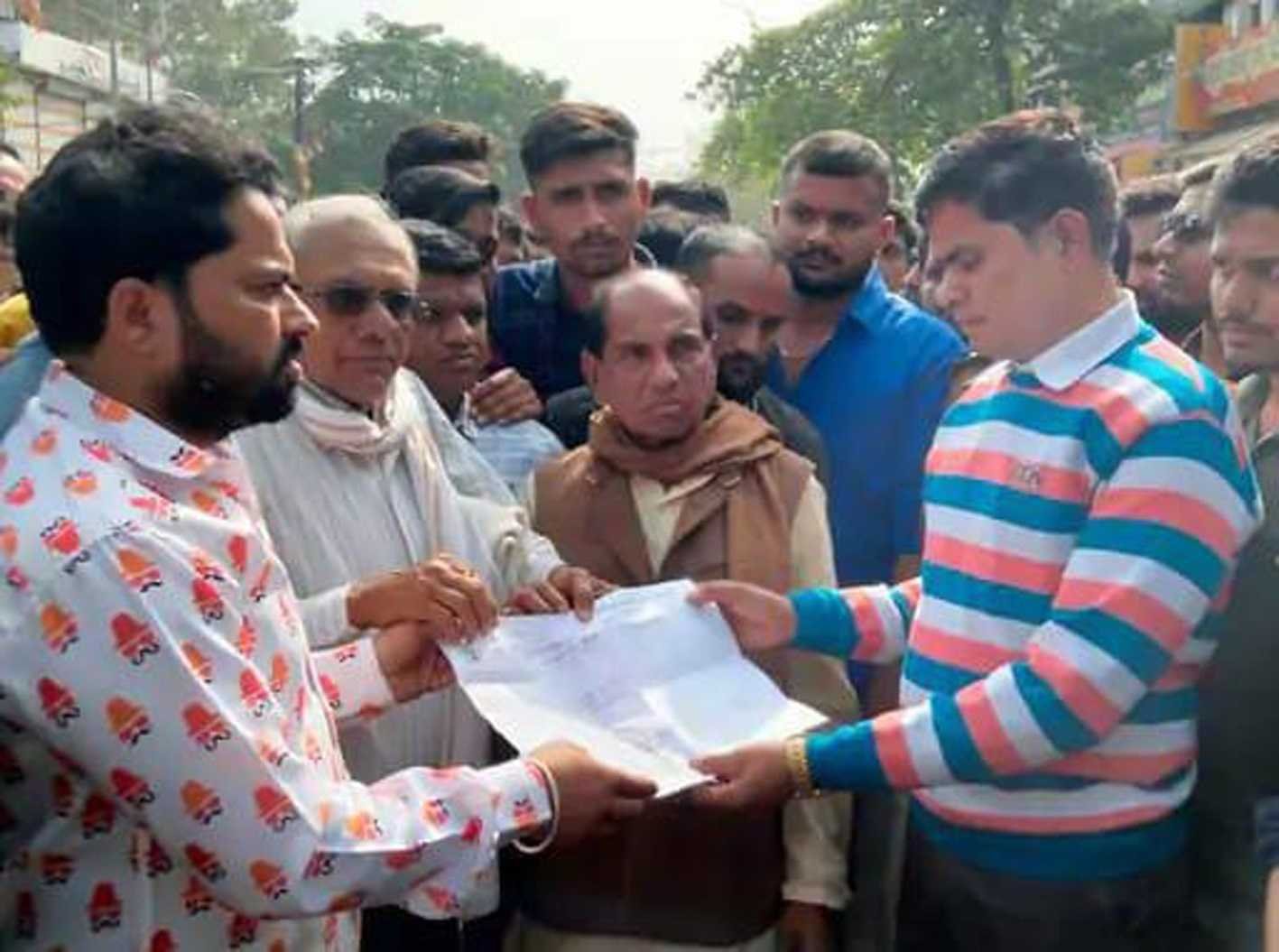 करणी सैनिकों ने किया चक्काजाम, लगाए नारे