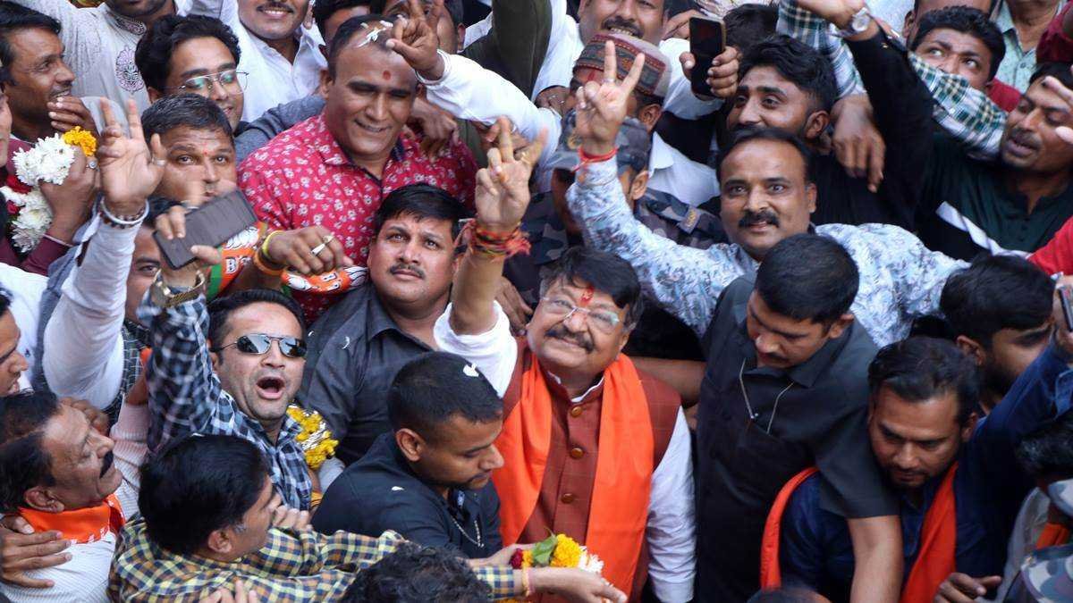 कैलाश के आने से खिला कमल, संजय के हाथ को नहीं मिल जनता का साथ