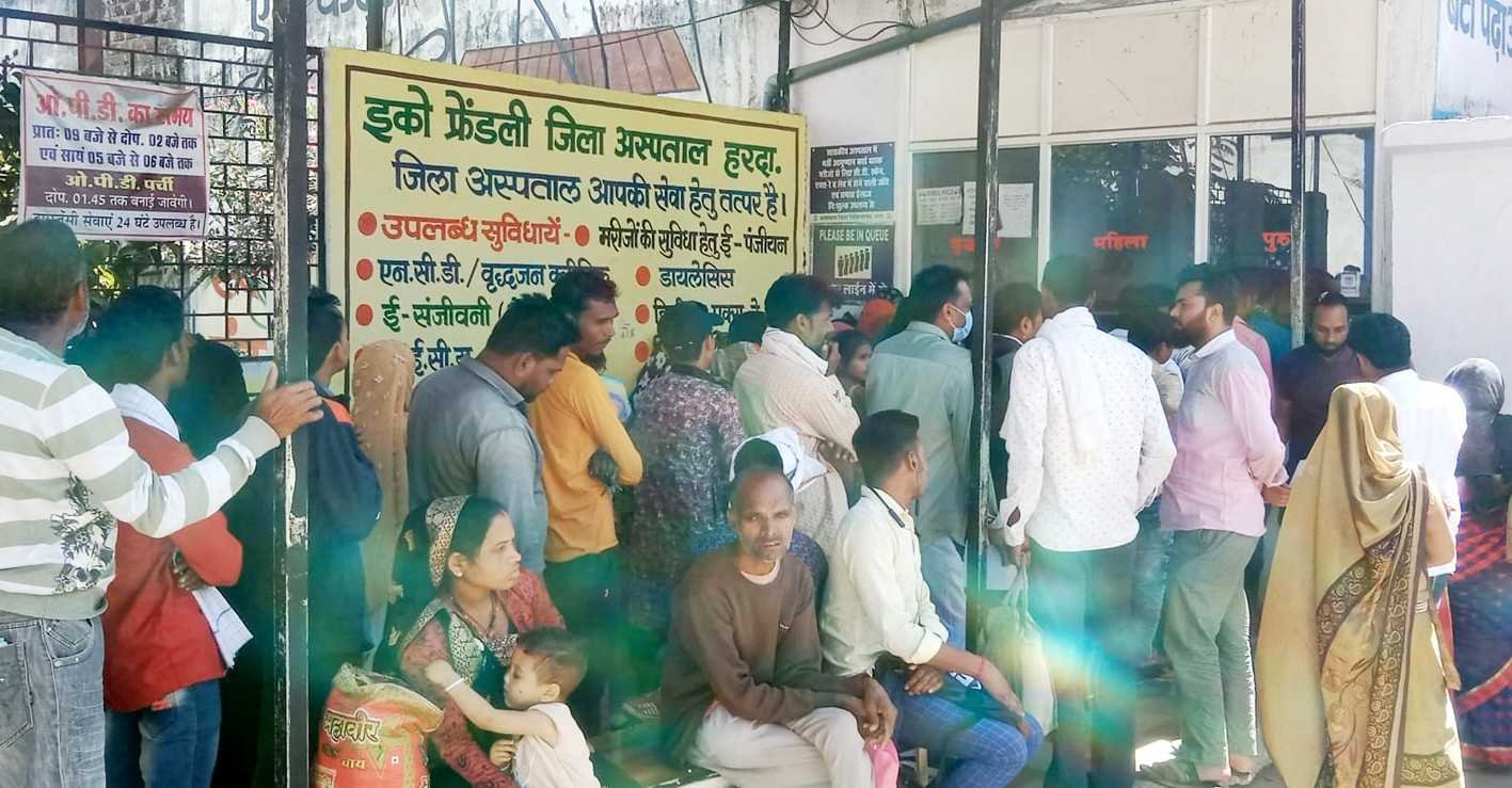 मौसम परिवर्तन….  अस्पताल में सर्दी-जुकाम से ग्रसित मरीज बढ़े