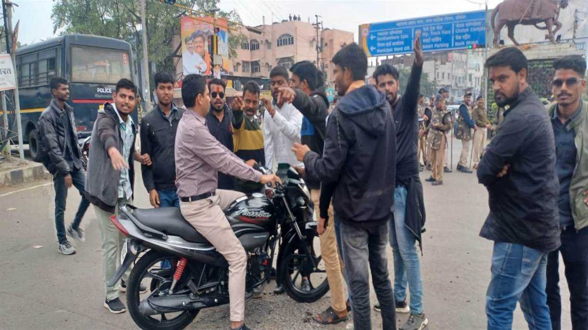 करणी सेना के अध्यक्ष की हत्या के विरोध में भोपाल में प्रदर्शन, ज्योति टाकीज चौराहे पर लगा जाम