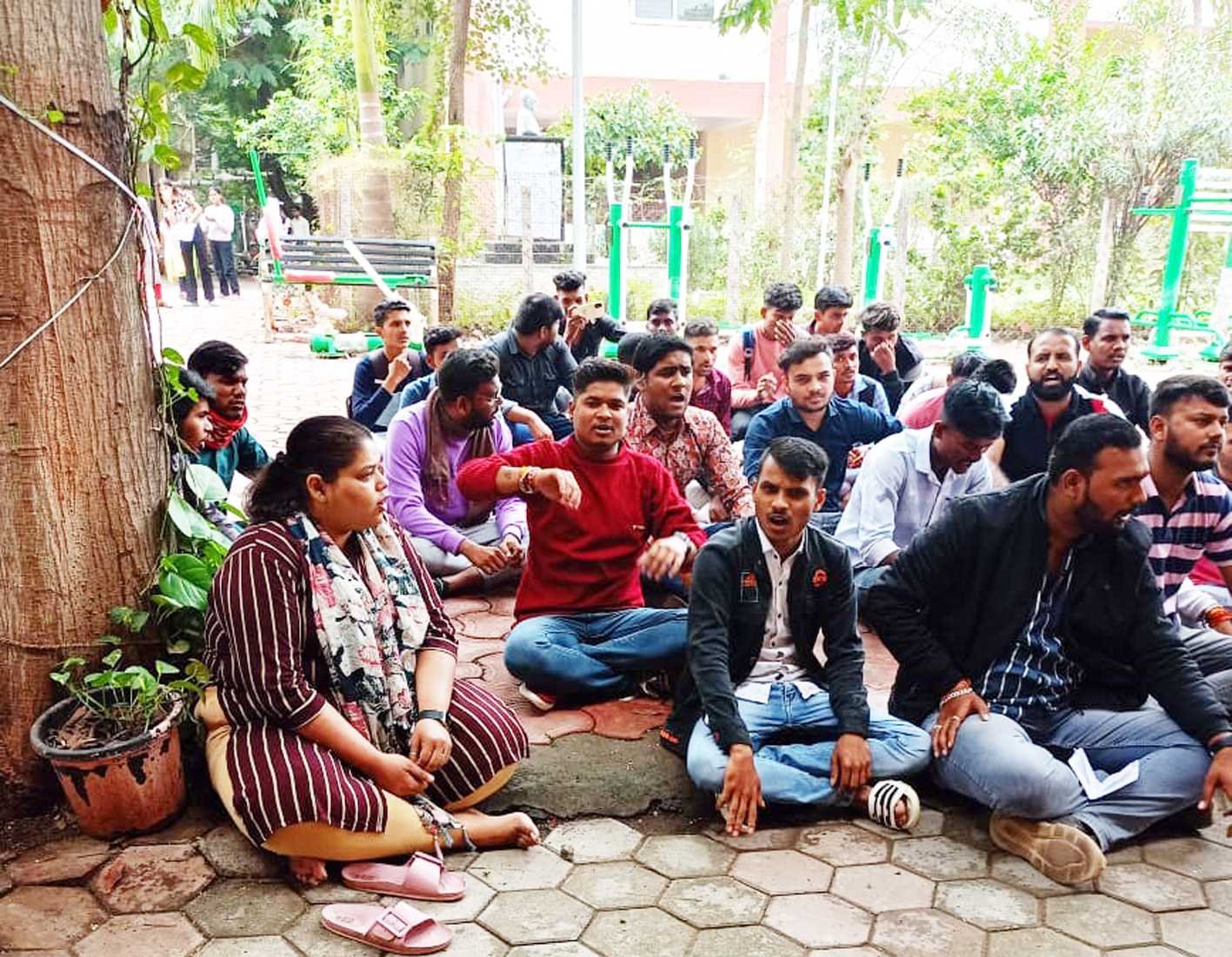 11 सूत्रीय मांगों को लेकर अभाविप ने सौंपा ज्ञापन