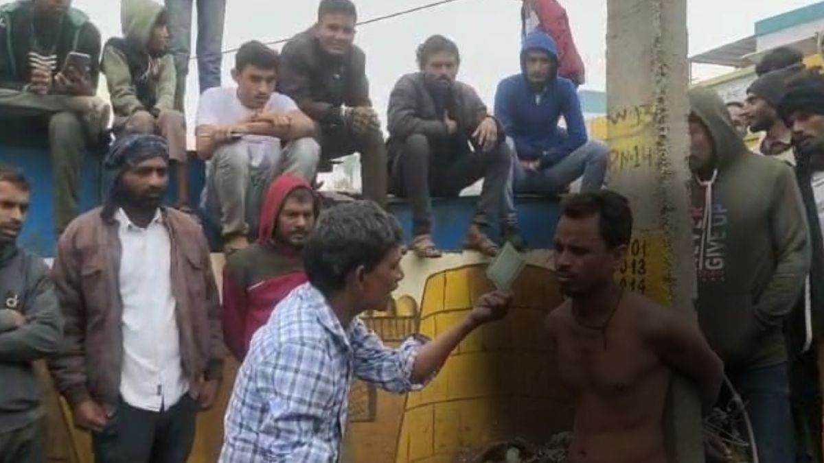 चोरी की शंका में मजदूर को खंभे से बांधकर अर्धनग्न अवस्था में पीटा, ठेकेदार गिरफ्तार