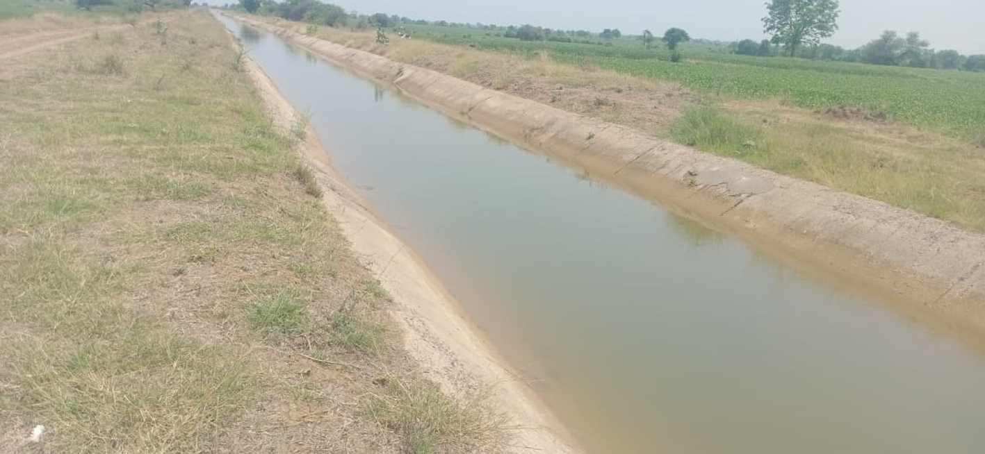 किसानों की मांग पर नहर में छोड़ा पानी