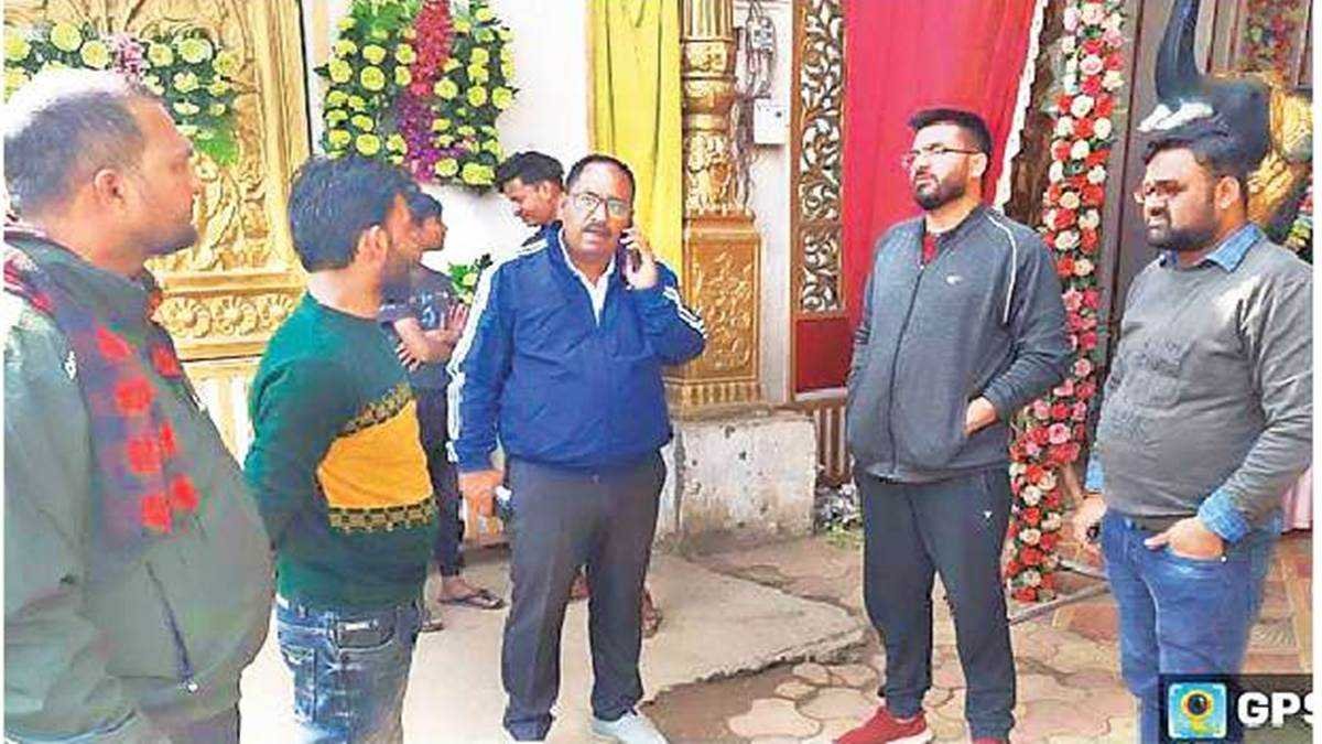 गंदगी फैलाने वालों से वसूला 9000 रुपये का जुर्माना