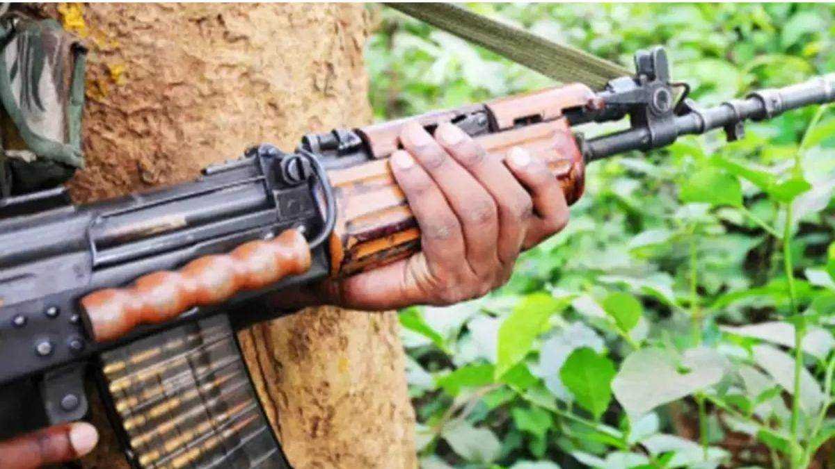 नक्सलियों ने अंग्रेजी में भी लगाए बैनर