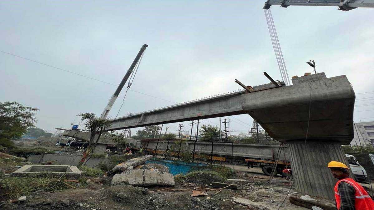 खजराना चौराहे पर दिन में चालू रहेगा यातायात, रात में लांच होगा स्टील गर्डर