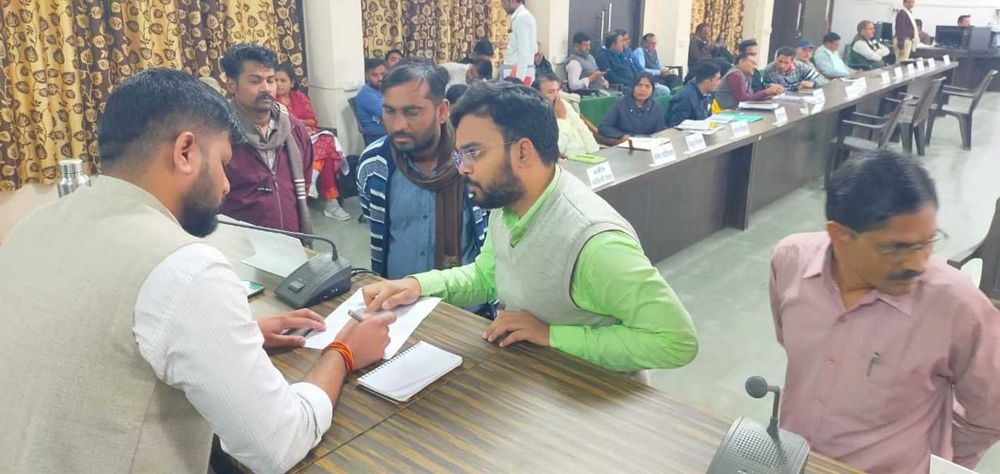 जनसुनवाई में अधिकारियों ने सुनी नागरिकों की समस्याएं