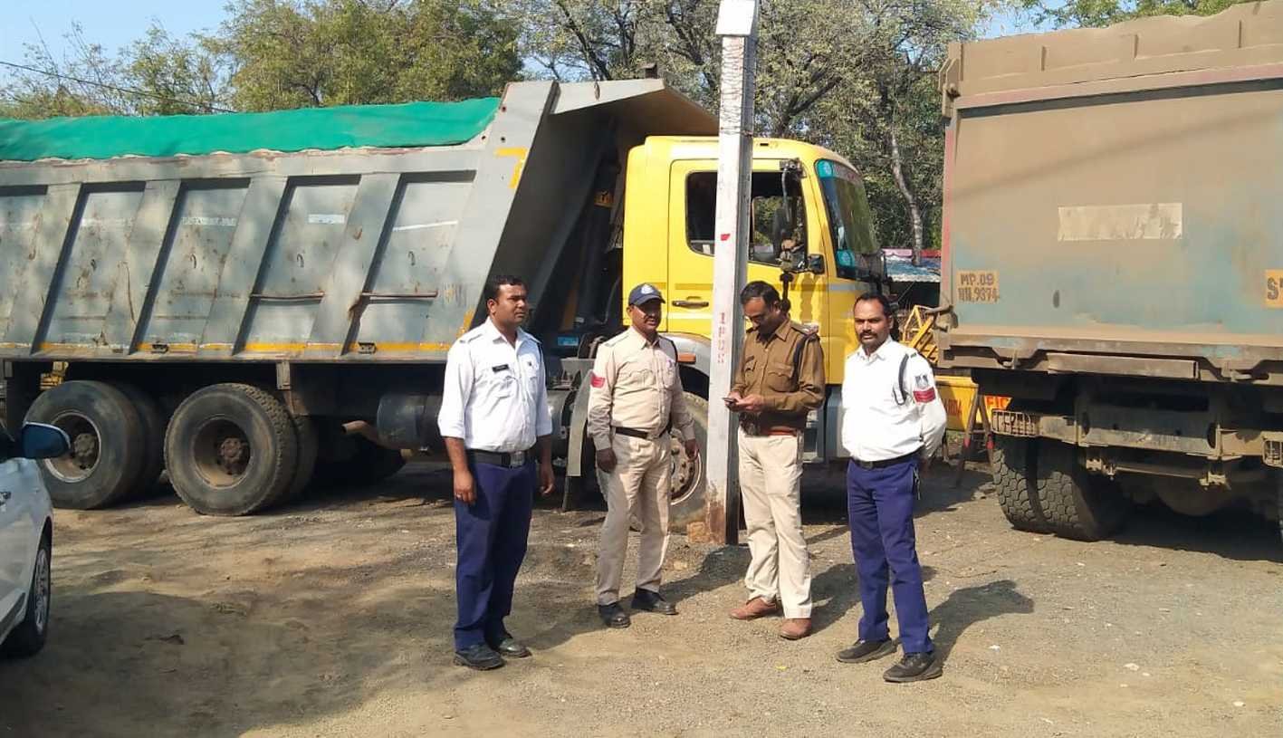 रेत का अवैध परिवहन करते 6 डंपर जब्त
