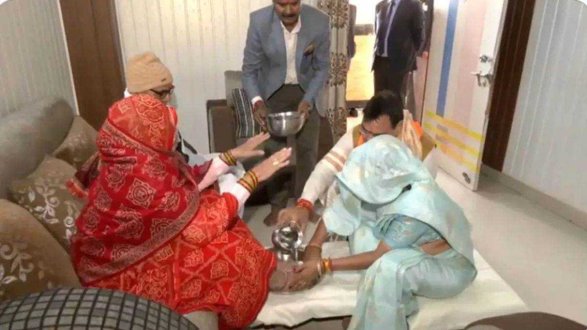 माता-पिता के चरण धोकर शपथ लेने निकले भजनलाल शर्मा, बनेंगे राजस्थान के मुख्यमंत्री