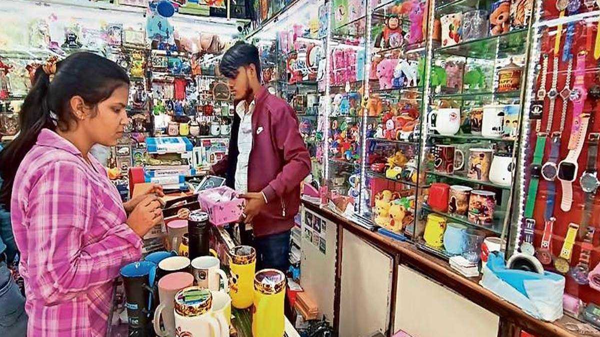 क्रिसमस पर सजा स्पेशल गिफ्ट का बाजार, थीम बेस्ड गिफ्ट की मांग बढ़ी