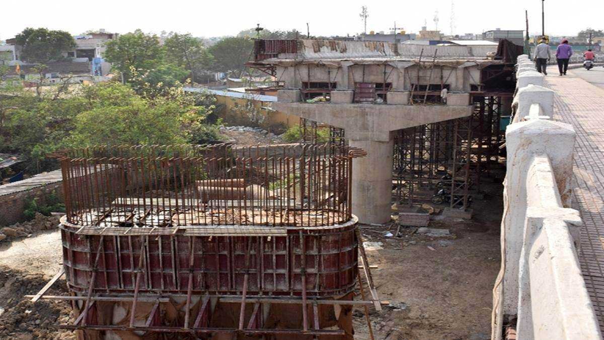 ओवरब्रिज निर्माण के लिए रेती मंडी रेलवे क्रासिंग बंद