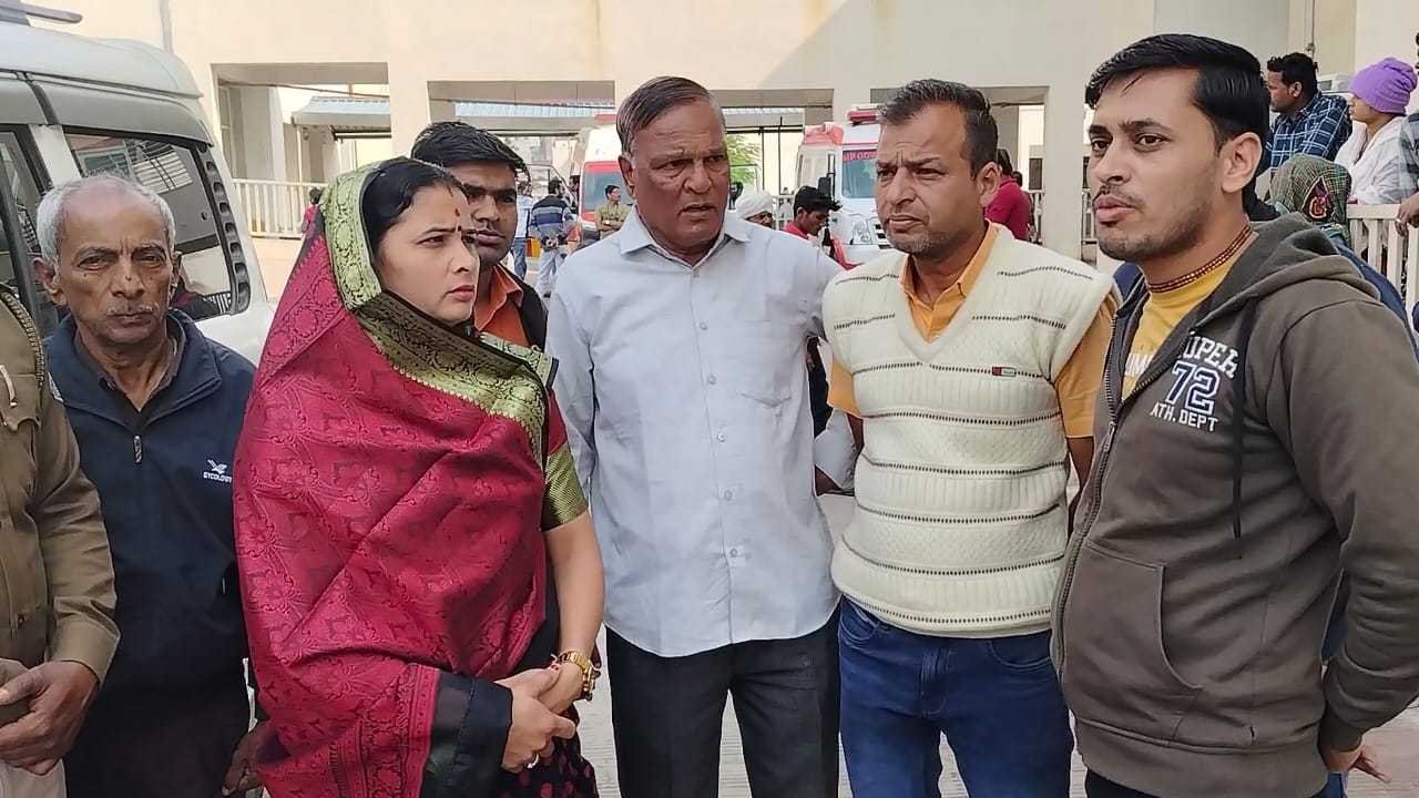 विधायक से जूनियर डॉक्टर ने की बदसलूकी