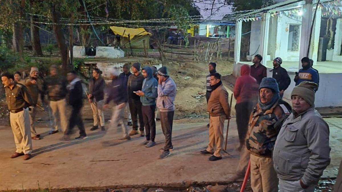 अब नर्मदापुरम में चला बुल्डोजर, प्रशासनिक अमले पर पथराव करने वालों का अवैध निर्माण ध्‍वस्‍त