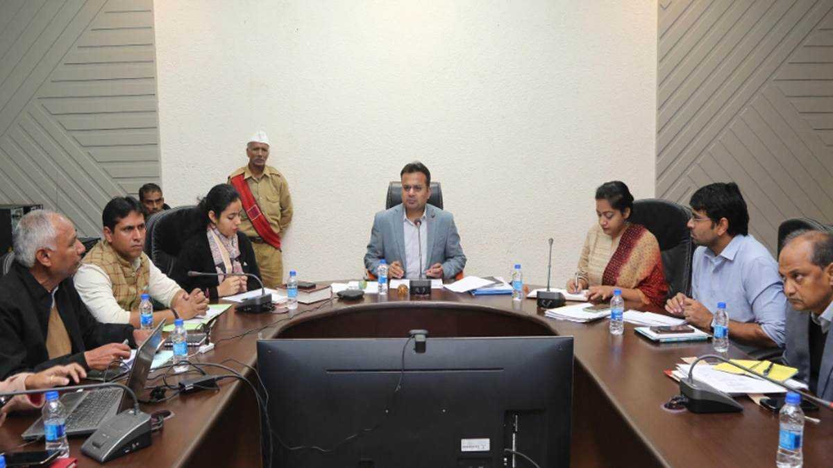 निगमायुक्त बोले-तीन दिन के भीतर बंद कराओ खुले बोरवेल और गड्डे