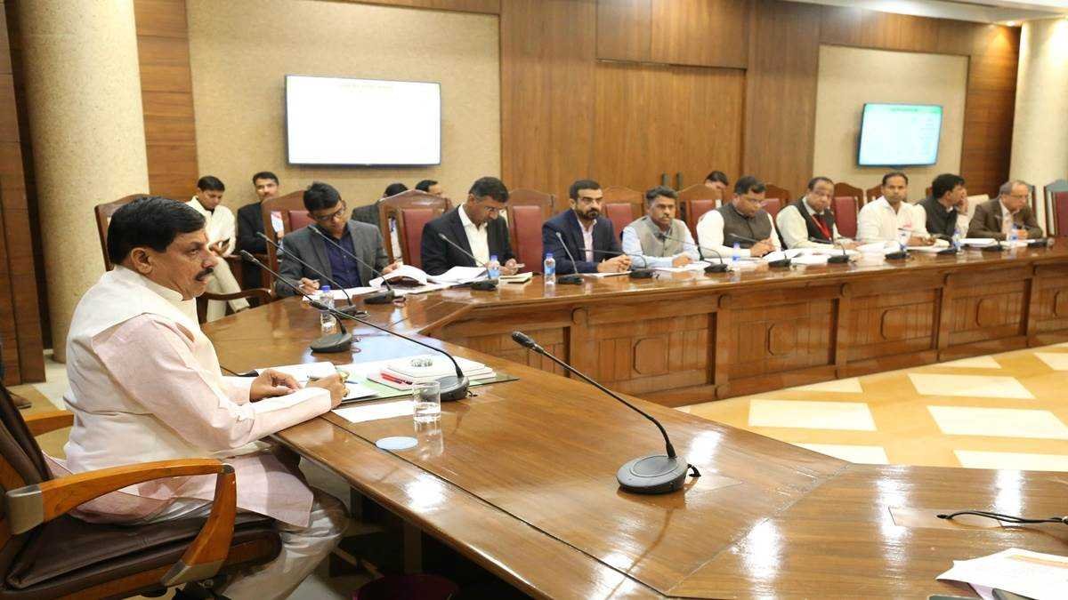 मुख्‍यमंत्री के निर्देश- बिल्डिंग की अनुमति और कंपाउंडिंग की प्रकिया को सरल बनाएं