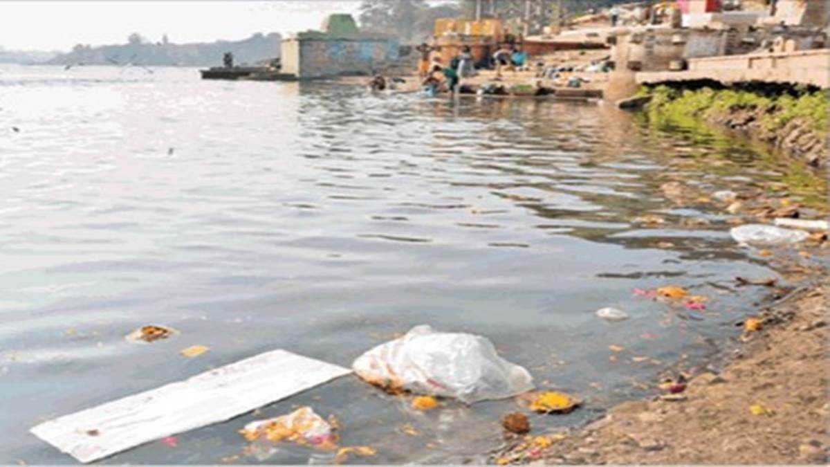 गाड़ी देवता की चरण-वंदना कर चली गई, बड़ी दिक्कत है