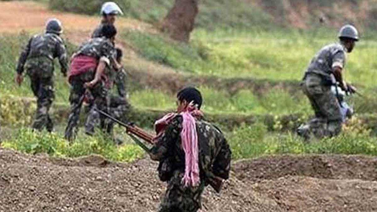 पुलिस और नक्‍सलियों के बीच मुठभेड़, फायरिंग में पांच से छह नक्‍सलियों को लगी गोली